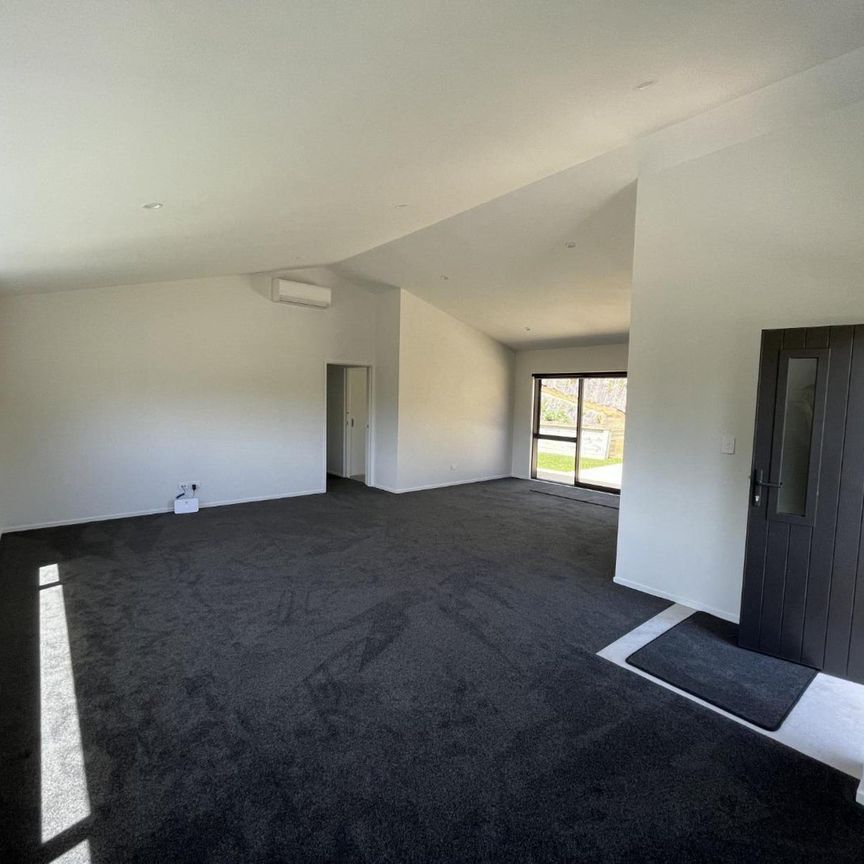 Modern Family Living in Spotswood - Photo 1