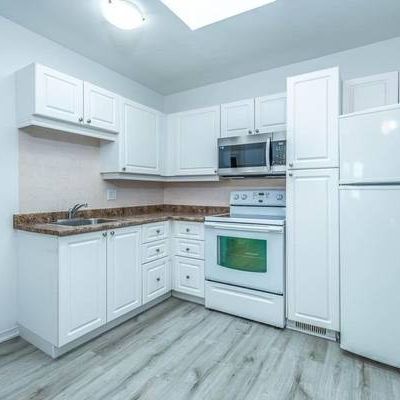 Avail Immediately - 1 bed Suite in oakwood Village - Own laundry - Photo 4