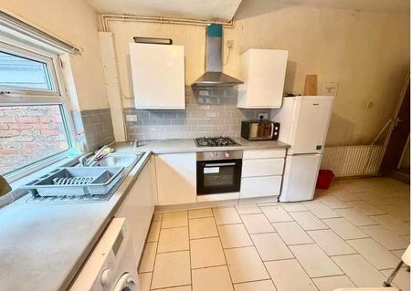 Friern Park, London, N12 - Photo 5