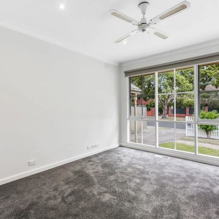 Enhanced Gem in Premier Beachside locale - Photo 3