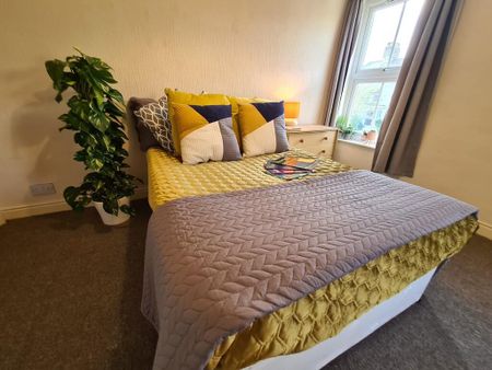 4 bedroom terraced house to rent - Photo 3