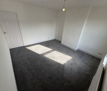 2 bed Terraced - To Let - Photo 4