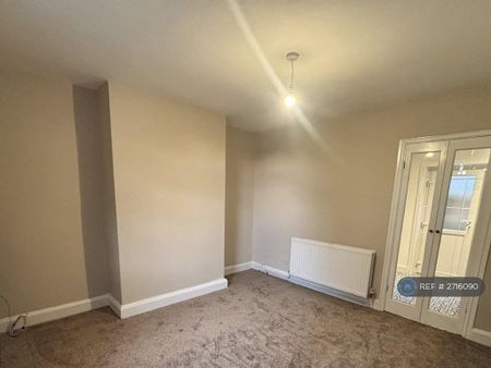 2 bedroom end of terrace house to rent - Photo 3