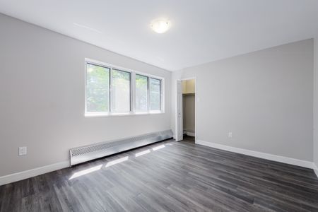 Eastmount Apartments - 1 Bedroom - Photo 2