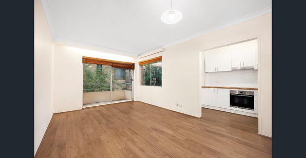 Generously Proportioned and Stylishly Presented One Bedroom Unit - Photo 1
