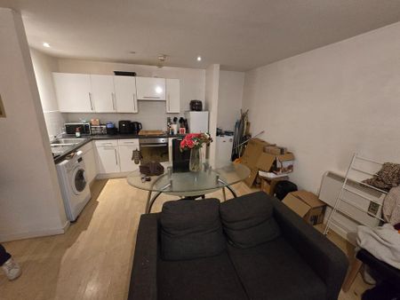 2 bedroom flat to rent - Photo 2