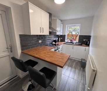 2 bedroom end of terrace house to rent - Photo 6