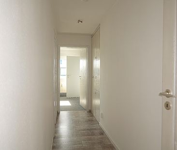 Gepflegte ca. 89 m² große DG-Wohnung mit großem Wohn-/Esszimmer, Tageslichtbad und PKW-Stellplatz - Foto 4