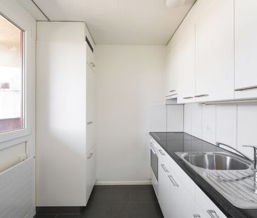 Living with a beautiful view - Photo 5