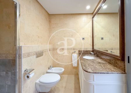 Flat for rent in Cuatro Caminos (Madrid) - Photo 2