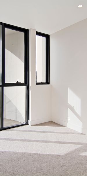 Immaculate, Sunlit One Bedroom Apartment - Photo 1