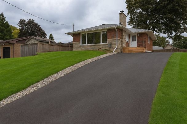 For Lease - 5 Bertram Drive, Hamilton, Ontario - Photo 1