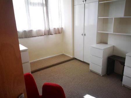 3 bedroom apartment to rent - Photo 4