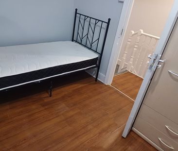 4 Bed Semi-Detached House, Valentine Road, HA2 - Photo 4