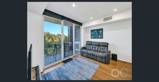 Open the Door to City-Fringe Sophistication - Photo 1