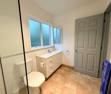 Stylish and Spacious 3-Bedroom Home in Prime Northcote Point Location - Photo 6