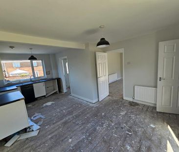 3 bedroom semi-detached house to rent - Photo 6