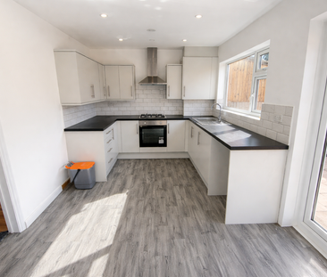 2 bedroom semi-detached house to rent - Photo 4