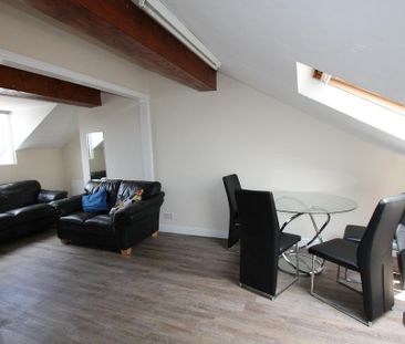 4 bedroom flat to rent - Photo 1