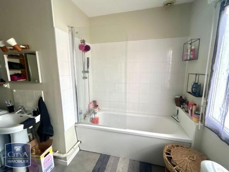 Location Maison 5 pièces 82m² ST DOULCHARD 18230 - Photo 5