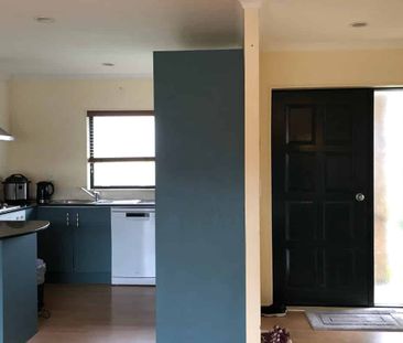 Family Brick and Tile Home in Central Albany - Photo 2