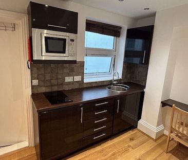 Studio to rent - Photo 2