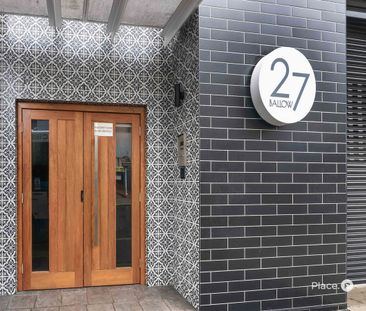 Private Ground-Floor Apartment with Dual Courtyards in Lifestyle Lo... - Photo 3