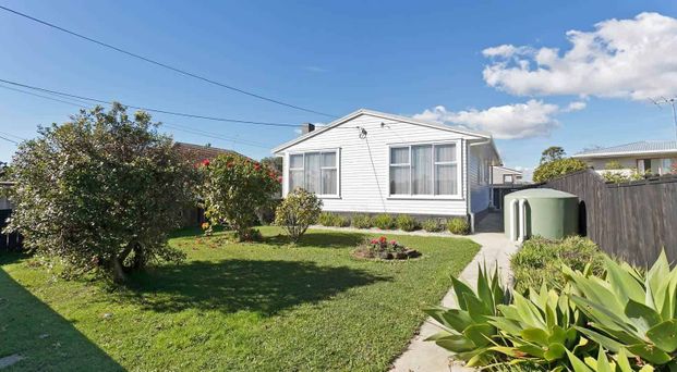 Lovely Spacious House with 3 Bedrooms - Photo 1