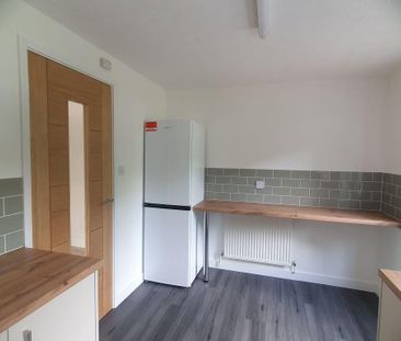 2 bedroom semi-detached house to rent - Photo 4