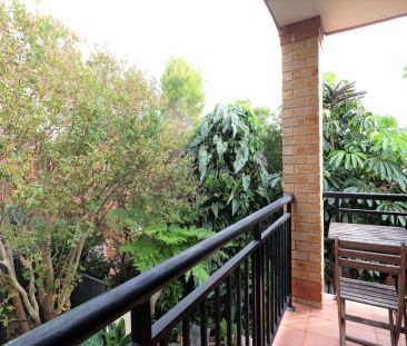 Sunlit three bedroom apartment - Photo 3