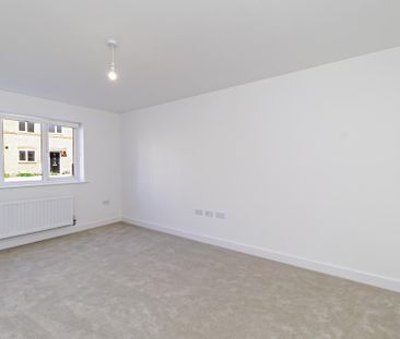 4 bedroom semi-detached house to rent - Photo 5
