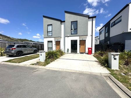 Modern 2-bedroom Townhouse in Wallaceville - Photo 4