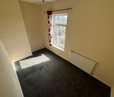 2 bed Terraced - To Let - Photo 6