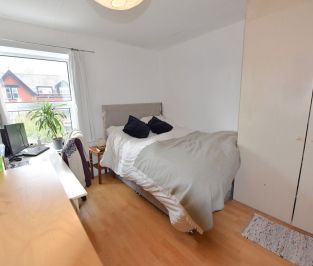 3 bedroom Flat in Flat C, Leeds - Photo 6