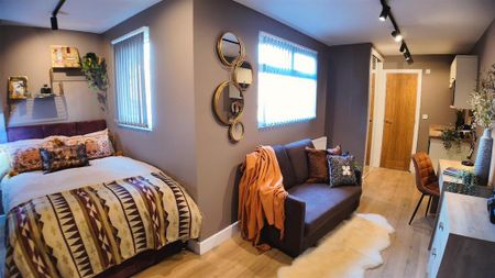 1 bedroom in a house share to rent - Photo 2