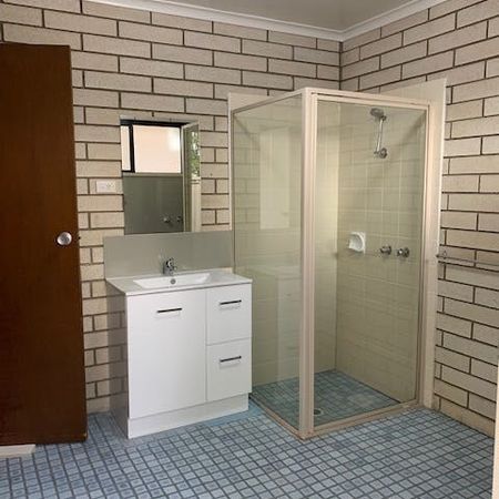 Neat 2 Bedroom Unit - Photo 3