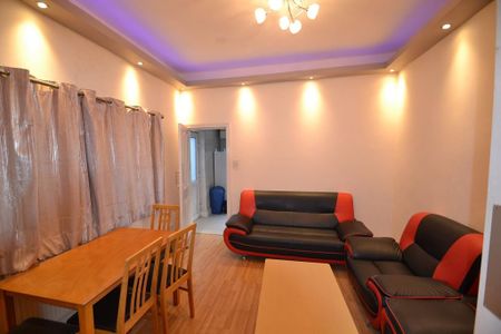 6 bedroom house to rent - Photo 4