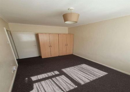 Uxbridge Road, Hayes, UB4 - Photo 3