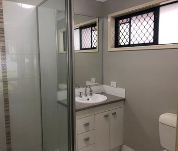 4 Bedroom Family Home! - Photo 4