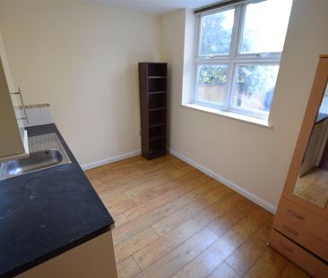 Eastern Road, Romford, RM1 - Photo 1