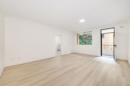 Top-Floor Two Bedroom Apartment in Perfect Location - Photo 3