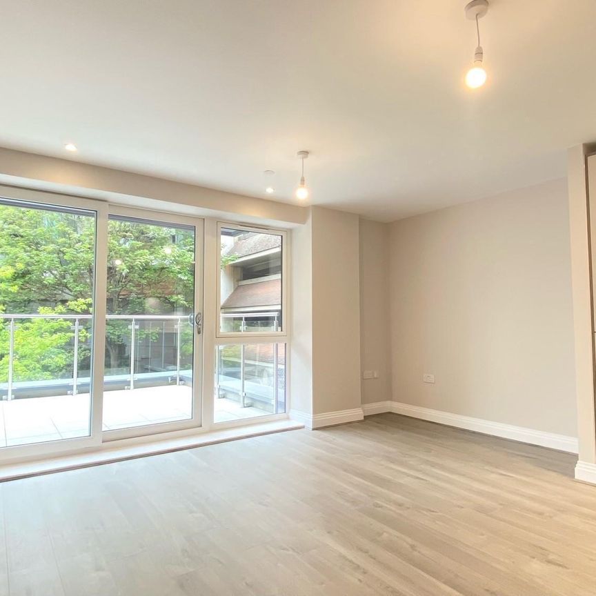 The Colonnade, Maidenhead - Photo 1