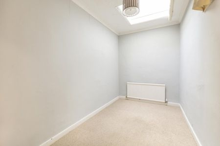 2 Bed Flat - Photo 5