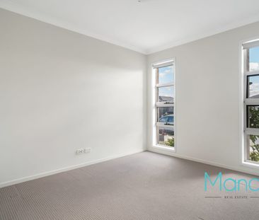 Double storey, modern family home - Photo 3