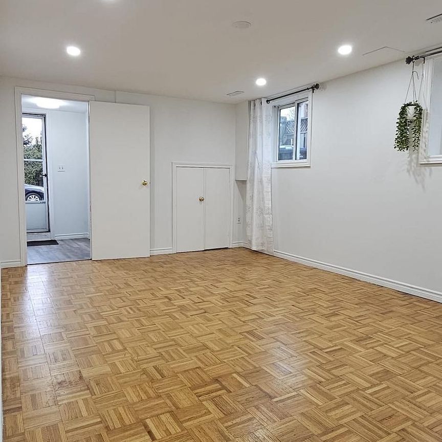 For Lease - 382 Pinemeadow Avenue, Mississauga, Ontario - Photo 1