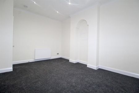 2 Bedroom Flat - Above Shop To Let - Photo 2