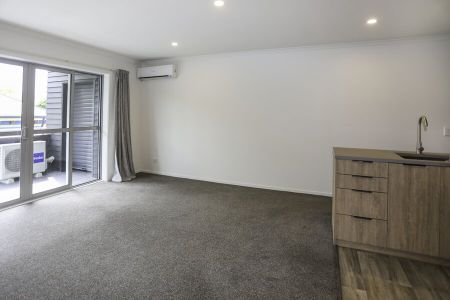 Inner City Apartment – Refurbished 3 bedroom, 1 bathroom - Photo 3