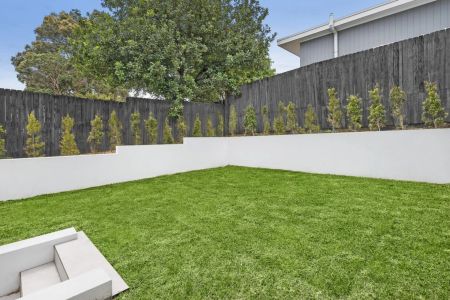 Brand New Luxury Five Bedroom Home in Ultra-Convenient Location - Photo 5