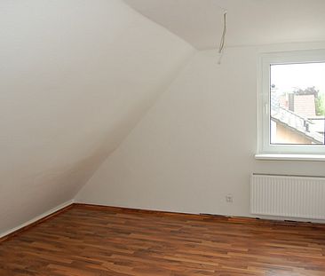 Gemütliche 2-Zimmer-Dachgeschosswohnung in zentraler Lage! - Photo 1