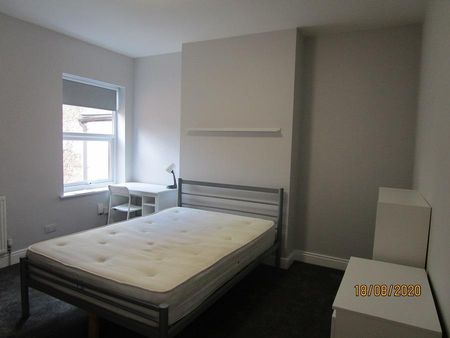 4 bedroom terraced house to rent - Photo 5